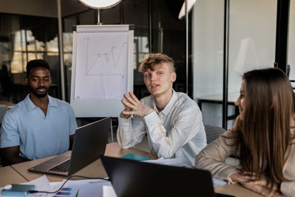 Démarrer Votre Entreprise : Les Secrets Essentiels de la Jeune Entreprise Innovante (JEI)